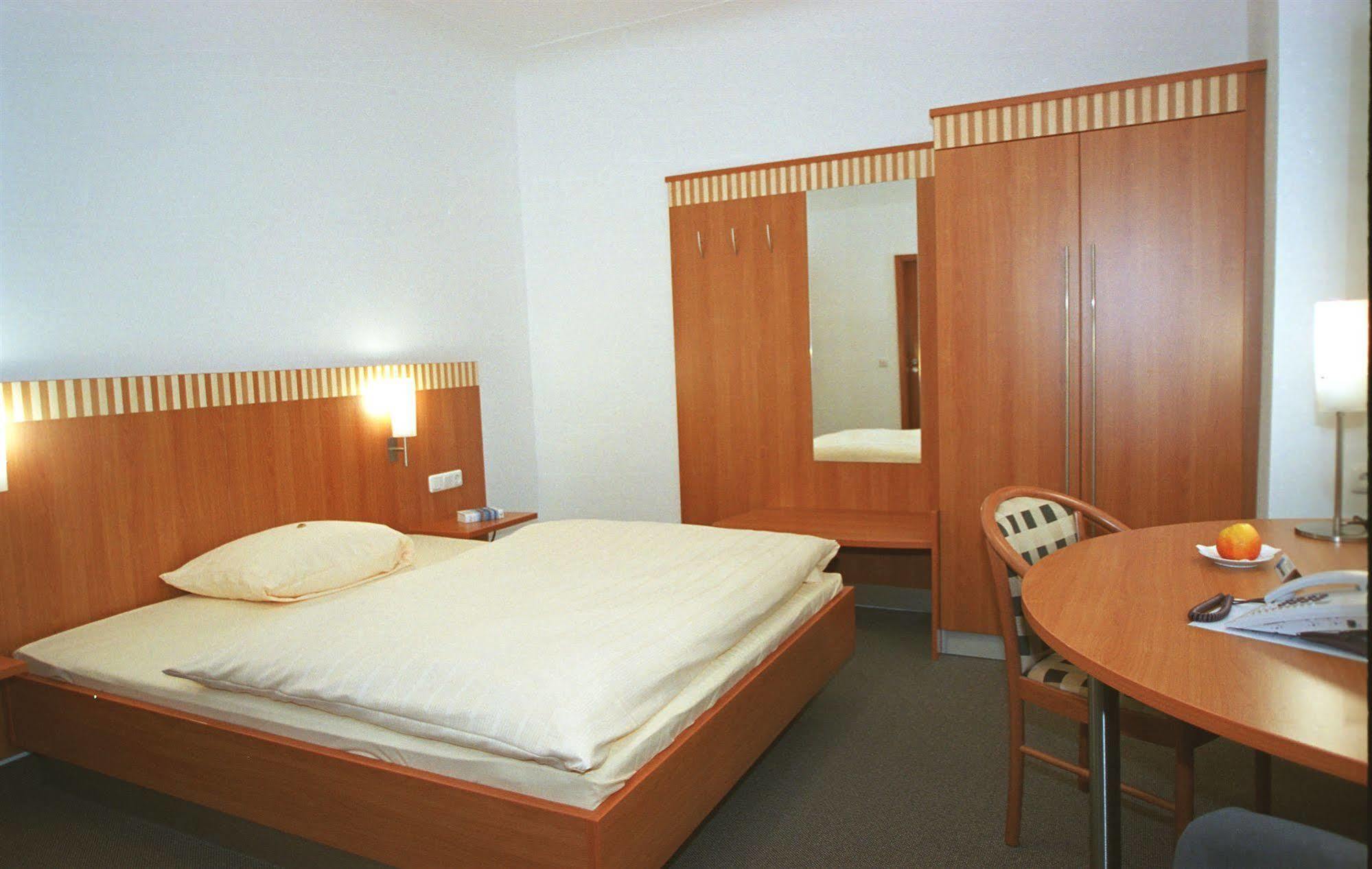 Parkhotel Schillerhain Kirchheimbolanden Bagian luar foto